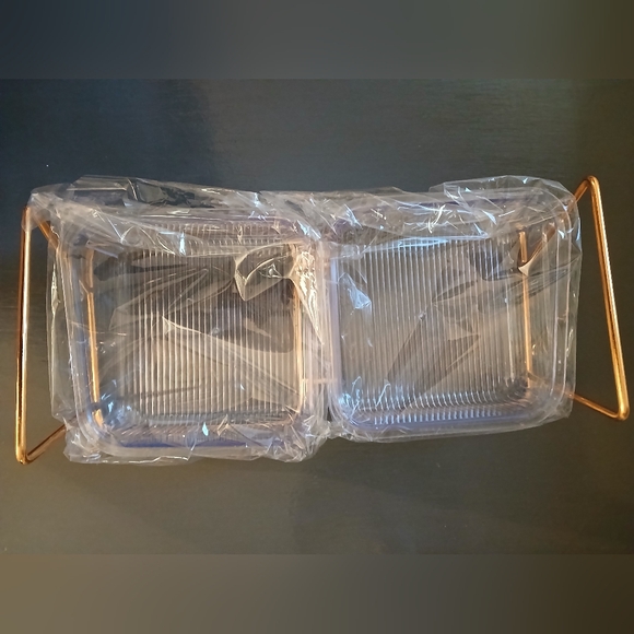 Small Pet Food and Water Containers with Stand - Picture 2 of 3